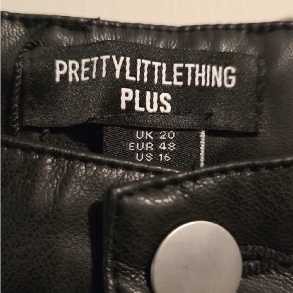 PrettyLittleThing Black Leather Look Trousers - Picture 6 of 16